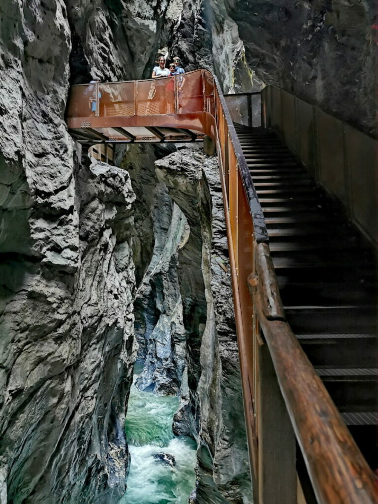 Die Liechtensteinklamm - über viele Stufen am Wasser wandern